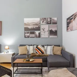 Spacious & Cozy Downtown With Balcony Budapest